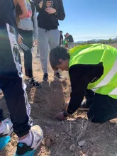 Domingo plantando con alumnos